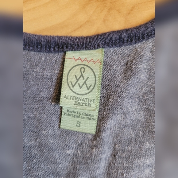 Roam size small tank top - Picture 2 of 2